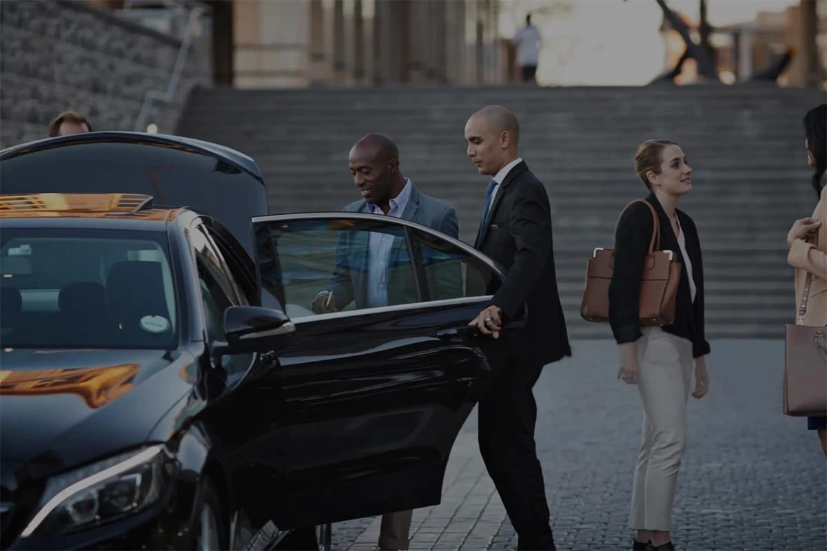 Stress-Free Limo from Seattle to Vancouver with Border Assistance